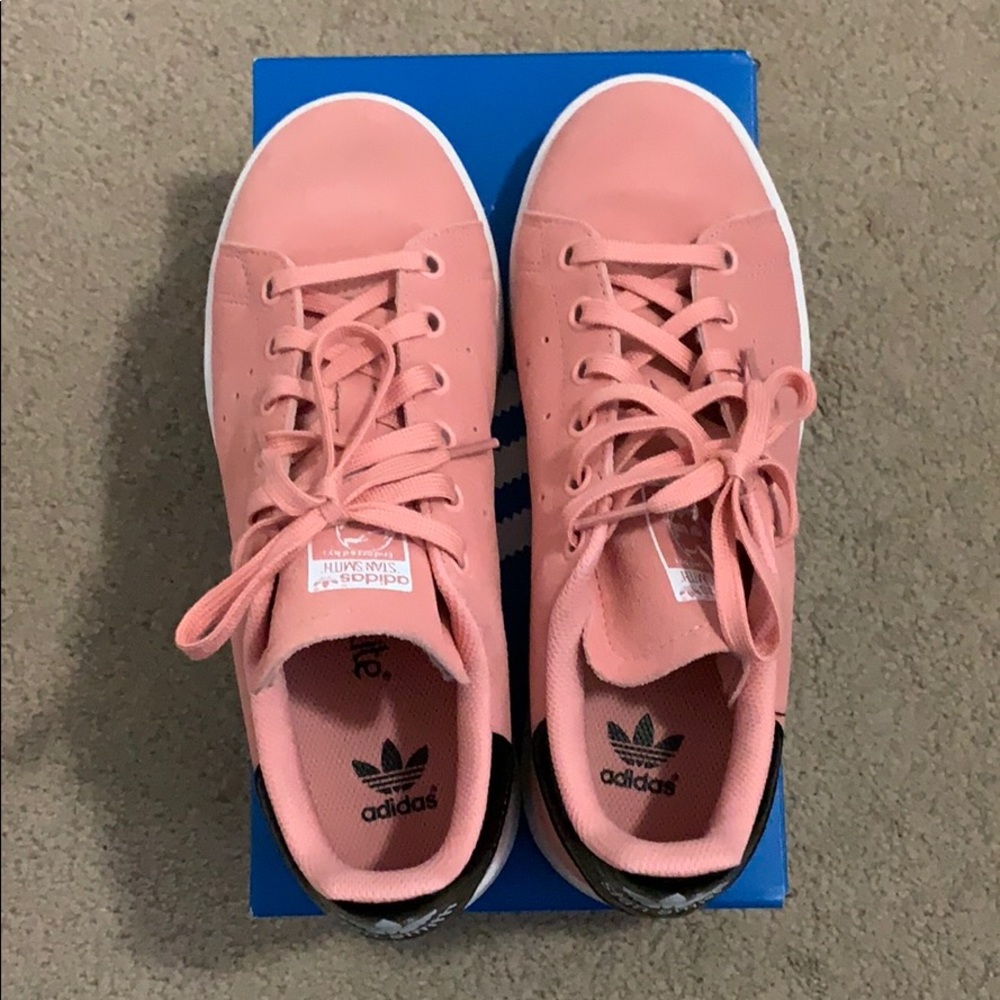 Stan Smith - image 7